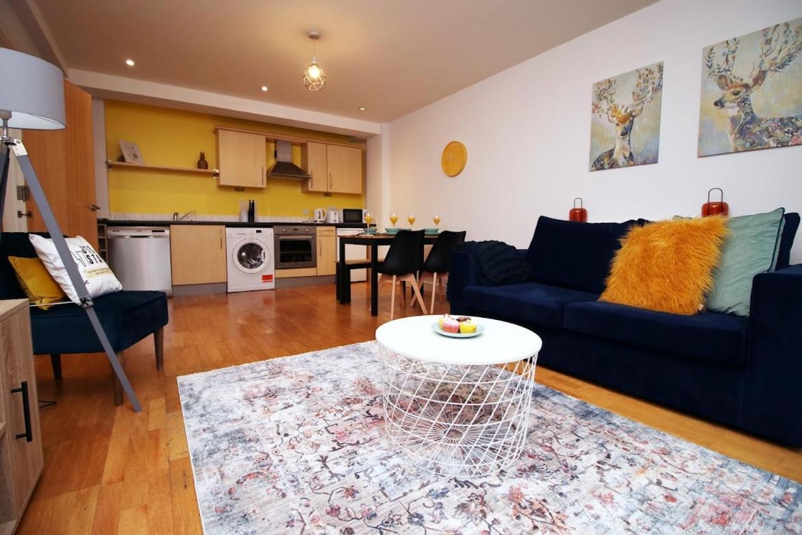 Bright 1Bedroom Apartment, Central Location With Balcony บริสตอล ภายนอก รูปภาพ