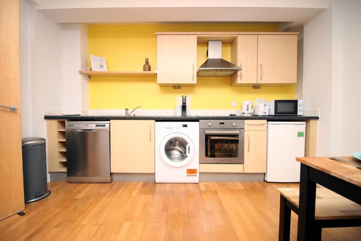 Bright 1Bedroom Apartment, Central Location With Balcony บริสตอล ภายนอก รูปภาพ