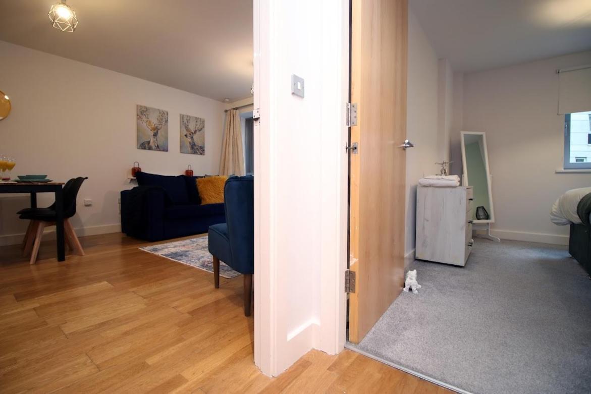 Bright 1Bedroom Apartment, Central Location With Balcony บริสตอล ภายนอก รูปภาพ